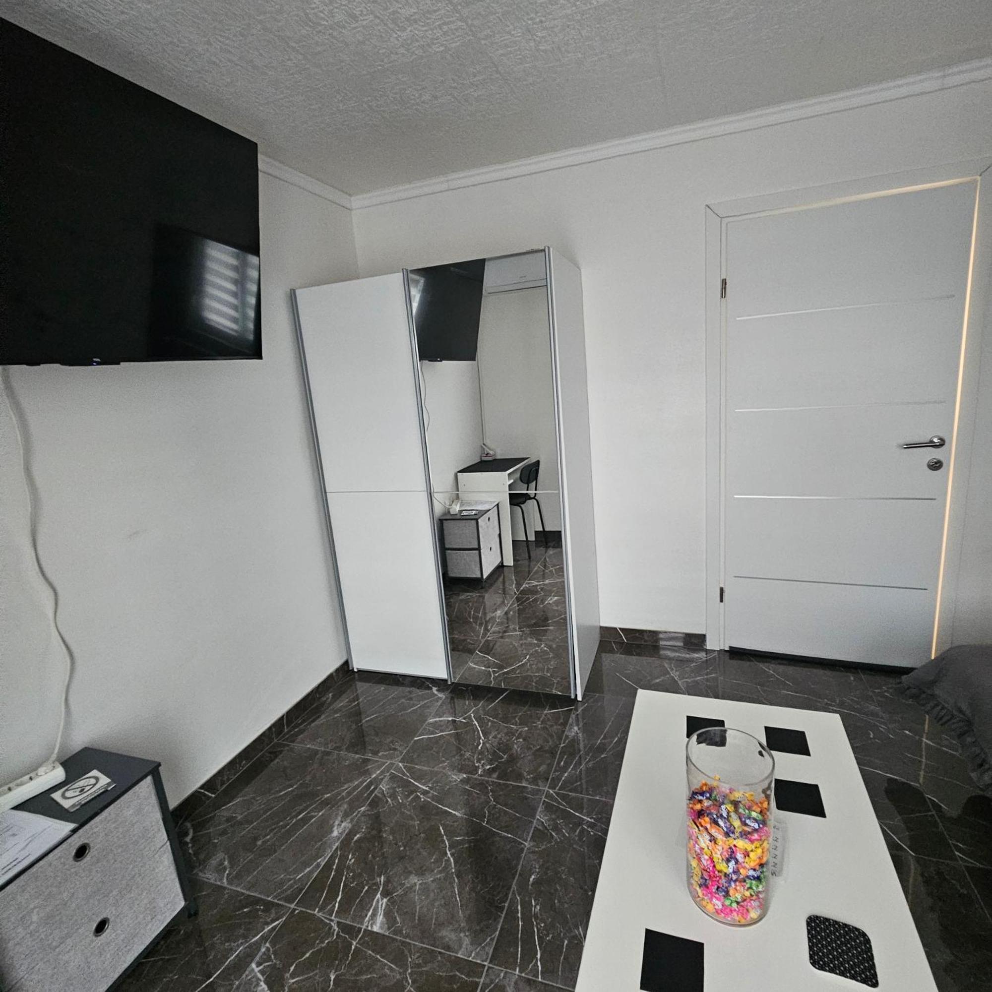 Ena1 & Ena2 -Big Free Parking Apartment Karlovac Exterior photo