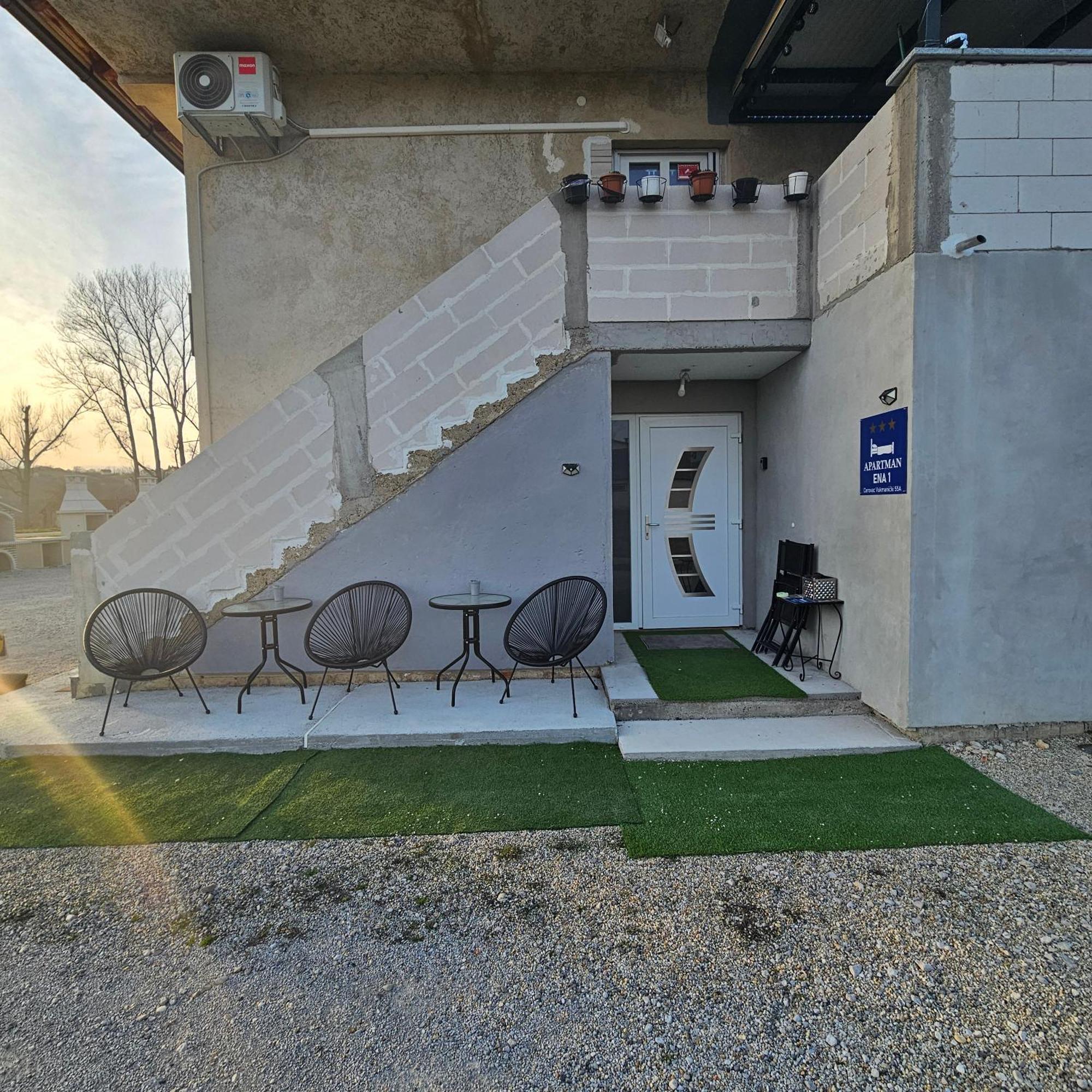 Ena1 & Ena2 -Big Free Parking Apartment Karlovac Exterior photo